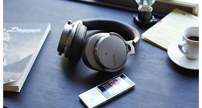 Musica ovunque, con le cuffie Sony