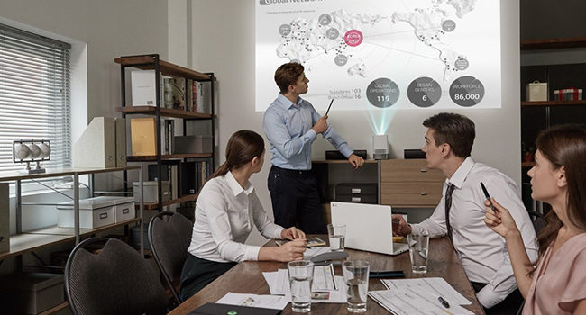 LG introduce due videoproiettori per l’entertainment comodo e divertente