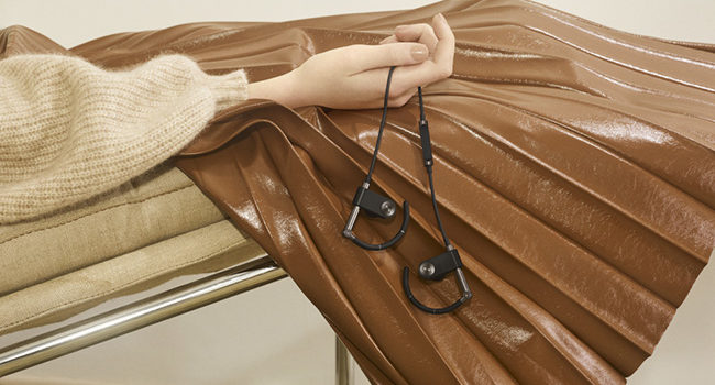 B&O PLAY presenta Earset, l’evoluzione di un’icona di design