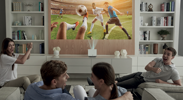 L’esperienza del cinema nel comfort di casa con i  proiettori della serie LG CineBeam 
