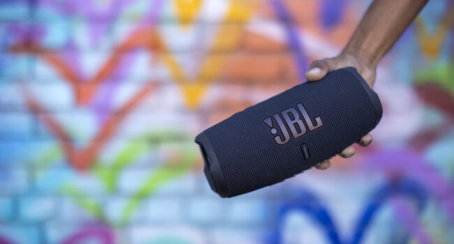 Lo speaker Bluetooth® JBL Charge 5, un divertimento senza fine