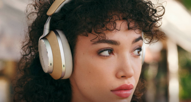 PX8, le nuove cuffie wireless di B&W