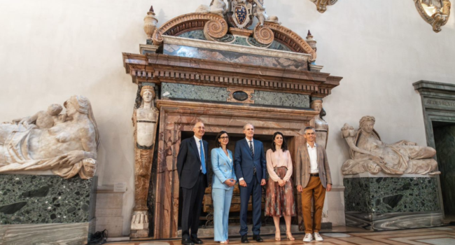 Palazzo Farnese: il camino e le statue allegoriche del Salone d’Ercole tornano a splendere grazie a Palazzetti e Fondaco Italia
